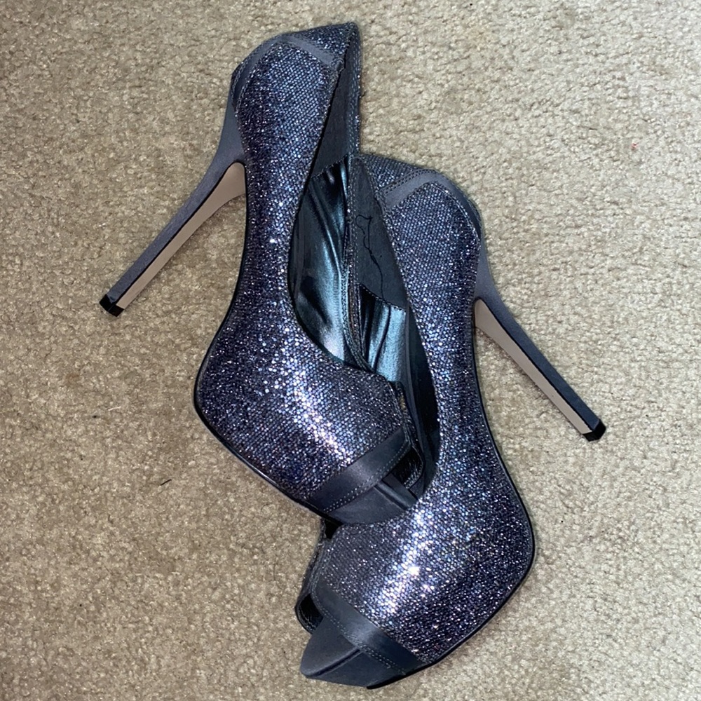 Grey Heels - Picture 2 of 7
